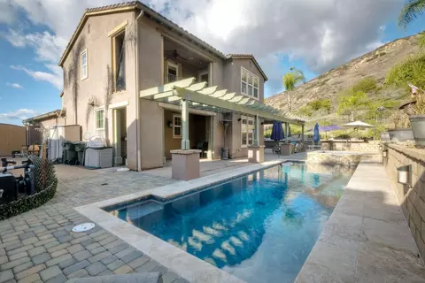 Exterior - 2706 Vistamonte Gln, Escondido, CA 92027 photo 9 of 11