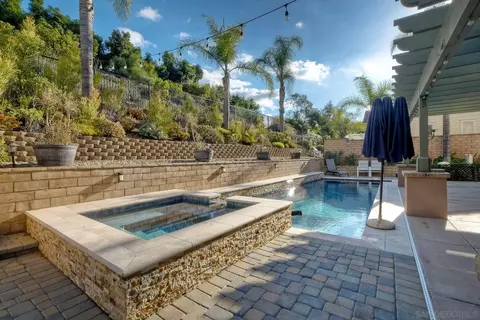 Exterior - 2706 Vistamonte Gln, Escondido, CA 92027 photo 2 of 11