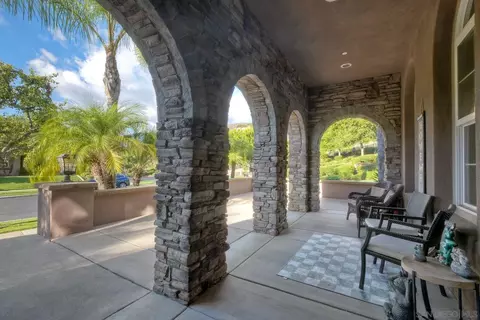 Exterior - 2706 Vistamonte Gln, Escondido, CA 92027 photo 4 of 11