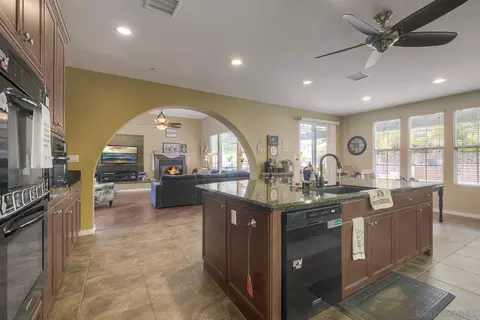 Kitchen - 2706 Vistamonte Gln, Escondido, CA 92027 photo 4 of 5