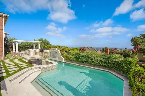 6815 S La Jolla Scenic Dr, La Jolla, CA 92037