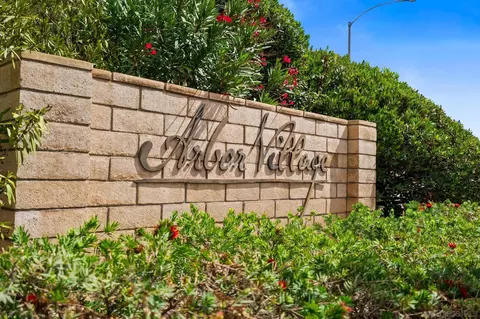 1942 Arbor Gln, Escondido, CA 92025