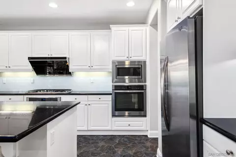 Kitchen - 34491 Piocho Ct, Temecula, CA 92592 photo 2 of 3