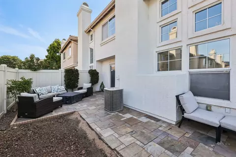 Exterior - 4635 Los Alamos #A, Oceanside, CA 92057 photo 4 of 10