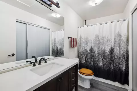 Bath - 4635 Los Alamos #A, Oceanside, CA 92057 photo 3 of 3