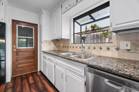 Kitchen - 10025 Tamil Rd, Lakeside, CA 92040 photo 2 of 3