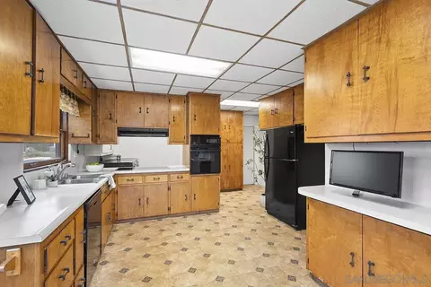 Kitchen - 4344 Yale Ave, La Mesa, CA 91942 photo 1 of 4