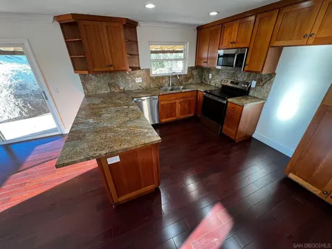 Kitchen - 2542 Mitten Ln, Ramona, CA 92065 photo 2 of 2