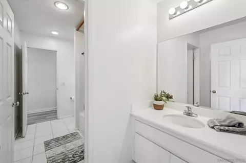 Bath - 1512 Thomas Pl, Chula Vista, CA 91911 photo 4 of 9