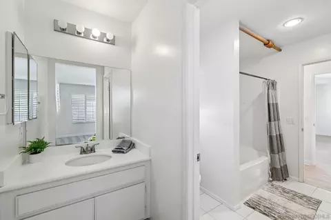 Bath - 1512 Thomas Pl, Chula Vista, CA 91911 photo 2 of 9