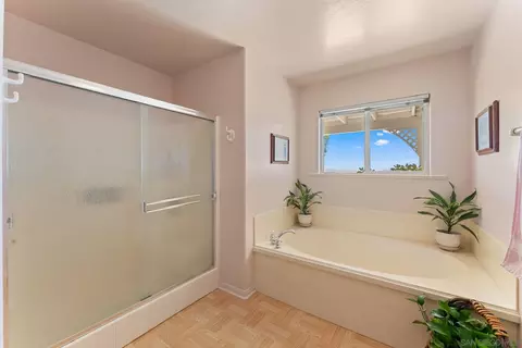 Bath - 1804 Big Sky Rd, Ramona, CA 92065 photo 2 of 3