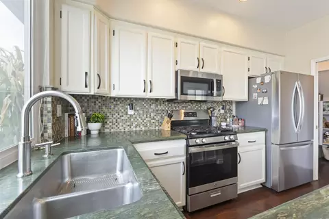 Kitchen - 394 Carmel Creeper Pl, Encinitas, CA 92024 photo 3 of 5