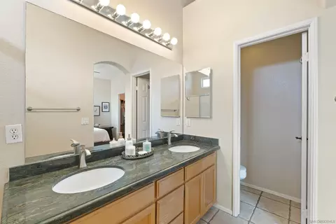 Bath - 394 Carmel Creeper Pl, Encinitas, CA 92024 photo 2 of 5