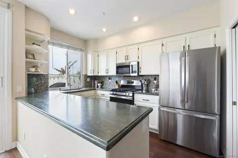Kitchen - 394 Carmel Creeper Pl, Encinitas, CA 92024 photo 2 of 5