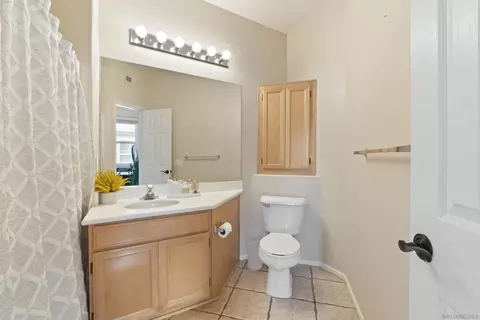Bath - 394 Carmel Creeper Pl, Encinitas, CA 92024 photo 3 of 5