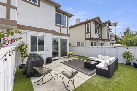 Exterior - 394 Carmel Creeper Pl, Encinitas, CA 92024 photo 3 of 7