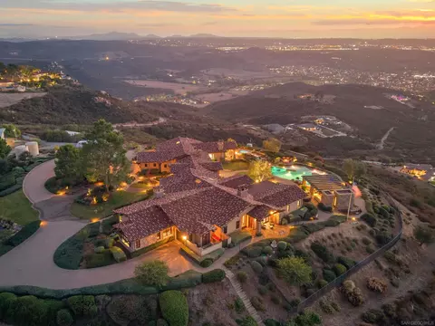 View/Area - 15707 Blue Crystal Trl, Poway, CA 92064 photo 4 of 5