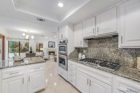Kitchen - 1931 Avenida Joaquin, Encinitas, CA 92024 photo 2 of 3