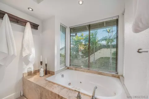 Bath - 1931 Avenida Joaquin, Encinitas, CA 92024 photo 4 of 5