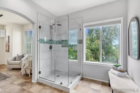 Bath - 1171 Monterey Pl, Encinitas, CA 92024 photo 2 of 5