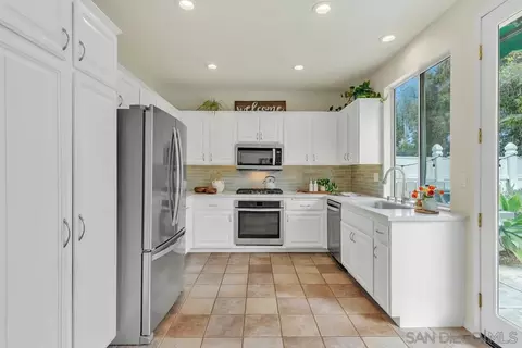 Kitchen - 1171 Monterey Pl, Encinitas, CA 92024 photo 2 of 3