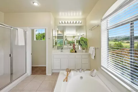 Bath - 3380 Vista Norte, Escondido, CA 92025 photo 3 of 5