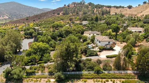View/Area - 3380 Vista Norte, Escondido, CA 92025 photo 3 of 6
