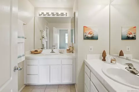 Bath - 3380 Vista Norte, Escondido, CA 92025 photo 5 of 5