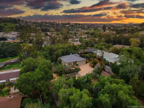 1911 Foothill Dr, Vista, CA 92084