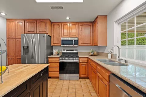 Kitchen - 14449 Range Park Rd, Poway, CA 92064 photo 2 of 4