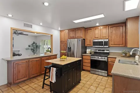 Kitchen - 14449 Range Park Rd, Poway, CA 92064 photo 3 of 4