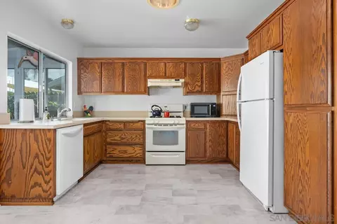 Kitchen - 4142 Galbar St, Oceanside, CA 92056 photo 3 of 5