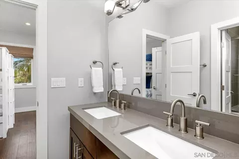 Bath - 6411 Dowling Dr, La Jolla, CA 92037 photo 5 of 6