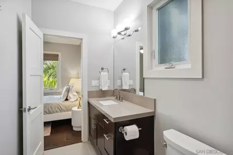 Bath - 6411 Dowling Dr, La Jolla, CA 92037 photo 4 of 6