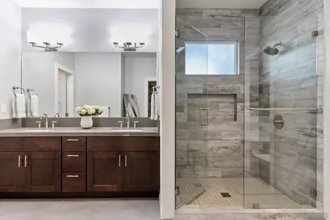 Bath - 6411 Dowling Dr, La Jolla, CA 92037 photo 2 of 6