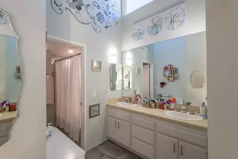 Bath - 7585 Eads #A, La Jolla, CA 92037 photo 2 of 3