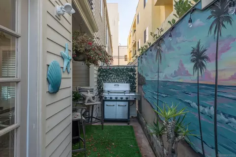 Exterior - 7585 Eads #A, La Jolla, CA 92037 photo 7 of 14