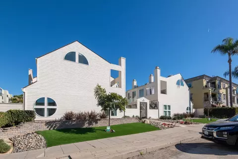 Exterior - 7585 Eads #A, La Jolla, CA 92037 photo 2 of 14