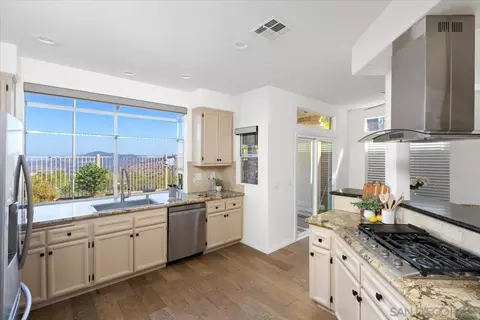 Kitchen - 2292 Rock Crest Gln, Escondido, CA 92026 photo 3 of 3