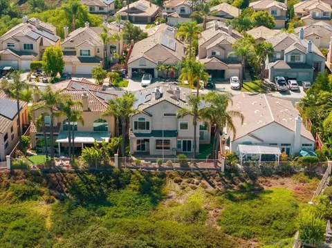 View/Area - 2292 Rock Crest Gln, Escondido, CA 92026 photo 13 of 14