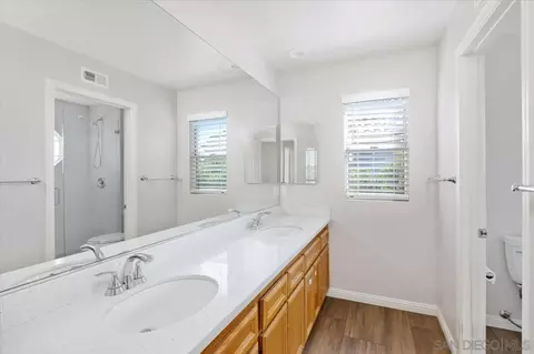 Bath - 2292 Rock Crest Gln, Escondido, CA 92026 photo 4 of 5
