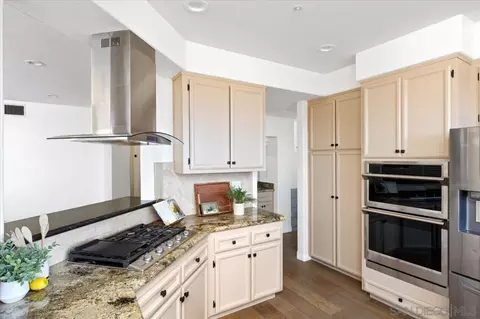 Kitchen - 2292 Rock Crest Gln, Escondido, CA 92026 photo 2 of 3