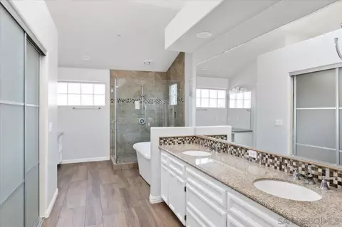 Bath - 2292 Rock Crest Gln, Escondido, CA 92026 photo 1 of 5