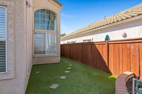 Exterior - 2292 Rock Crest Gln, Escondido, CA 92026 photo 6 of 13