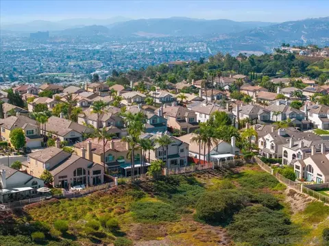 View/Area - 2292 Rock Crest Gln, Escondido, CA 92026 photo 10 of 14
