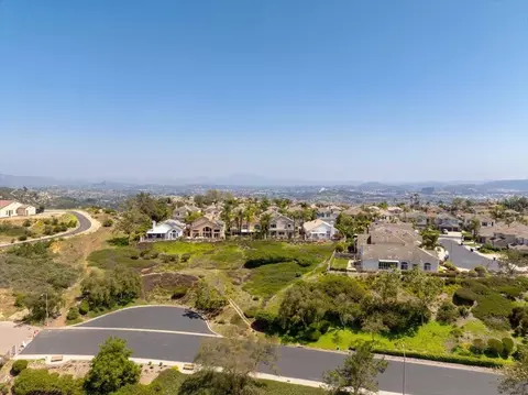 View/Area - 2292 Rock Crest Gln, Escondido, CA 92026 photo 2 of 14