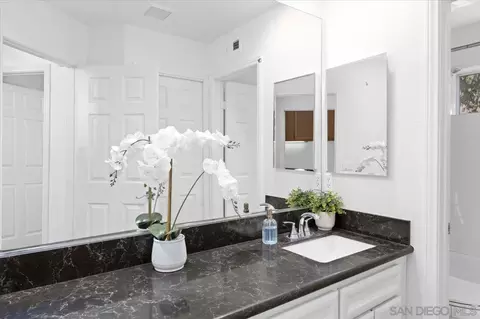 Bath - 2292 Rock Crest Gln, Escondido, CA 92026 photo 5 of 5