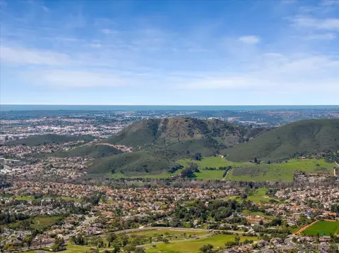 View/Area - 2292 Rock Crest Gln, Escondido, CA 92026 photo 6 of 14
