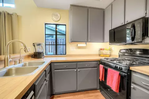 Kitchen - 1007 Howard Ave #42, Escondido, CA 92029 photo 3 of 6
