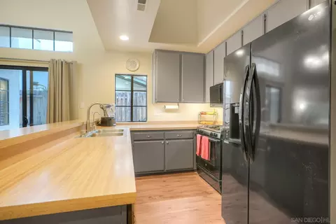 Kitchen - 1007 Howard Ave #42, Escondido, CA 92029 photo 2 of 6
